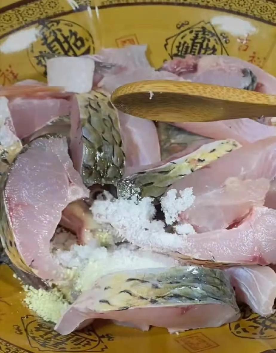 不用油的啤酒炖鱼,油炸啤酒炖鱼做法