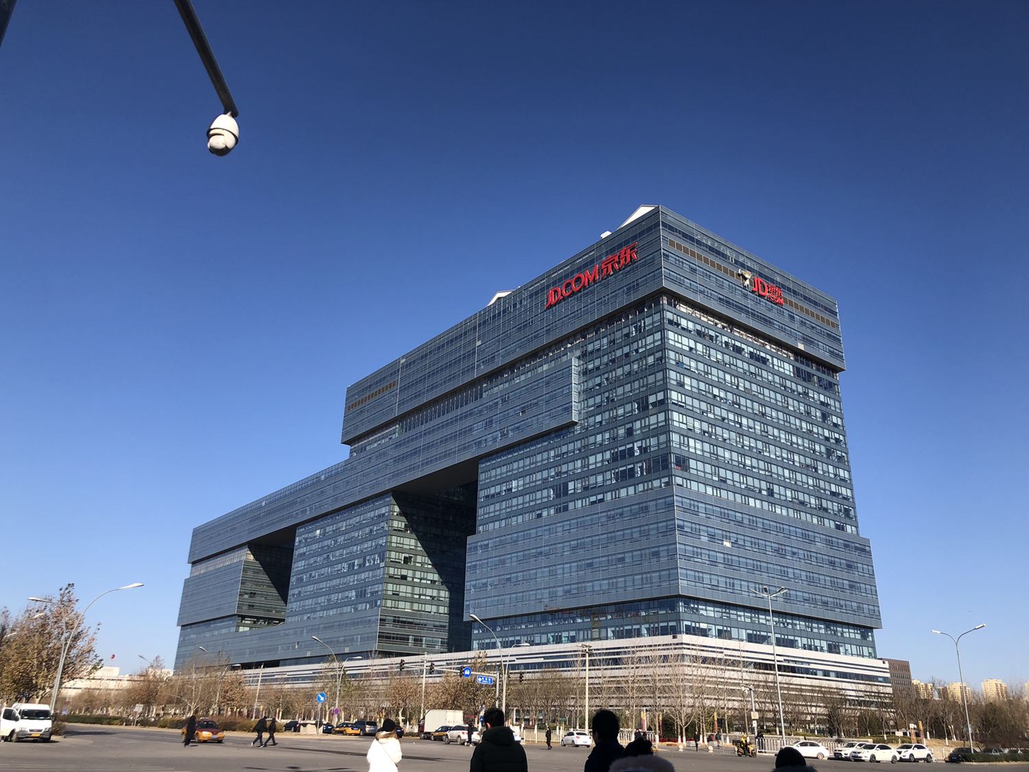 刘强东开的饭店后来怎么样了,刘强东花27亿买的酒店