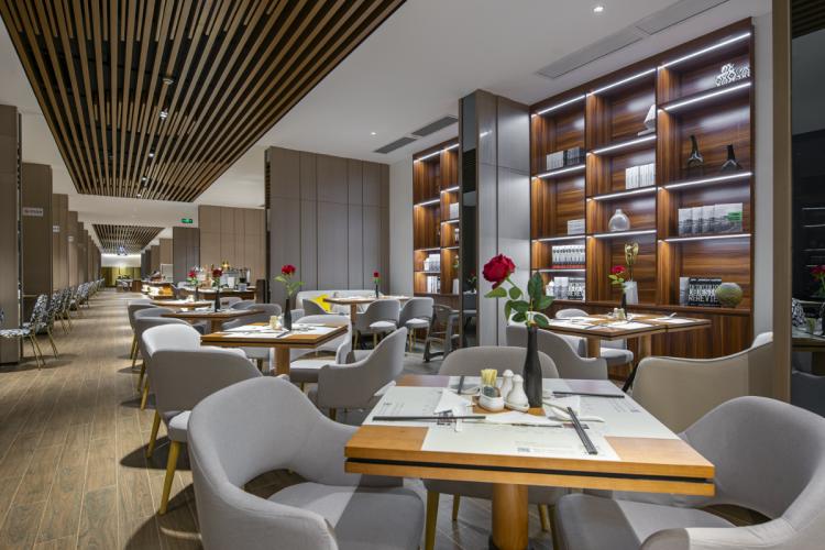 听说广州金叶子温泉酒店是广州的“小布拉宫”