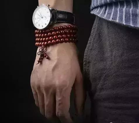 当手串遇上手表,怎么戴才帅气?