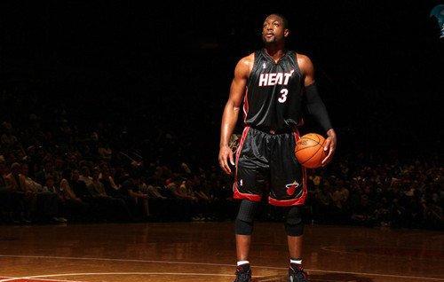 韦德巅峰时期打得过乔丹吗,韦德年少成名