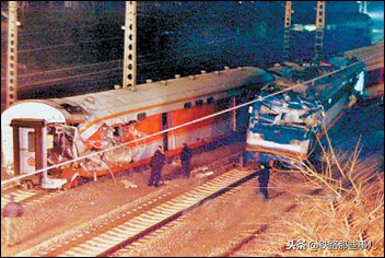 韶山ss9型电力机车夜晚进站,韶山SS9型准高速电力机车