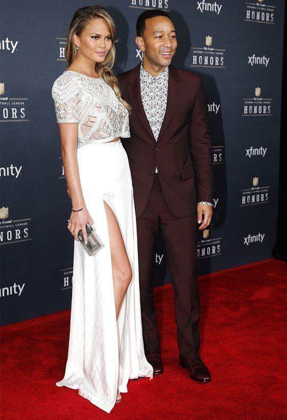 超模“传奇嫂”摘假体后首露面，穿赛车服超自信，腰粗肚圆似怀孕