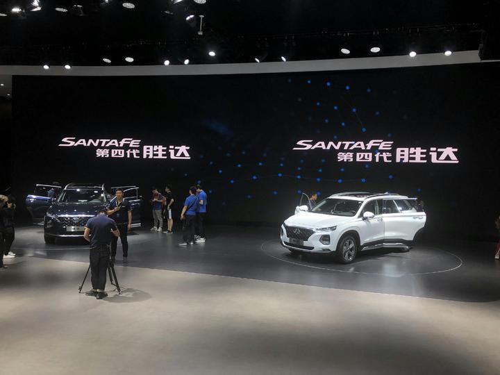 银色现代胜达2011款7座四驱豪华版,北京现代胜达13款7座suv所有车型