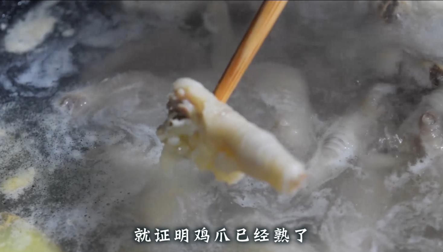 鸡爪这样做酸辣爽口吃起来真过瘾,鸡爪这样做香辣入味好吃又下饭