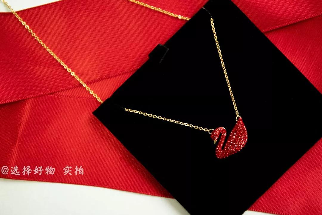 古力娜扎为国人发光的美貌,古力娜扎为韩国明星颁奖