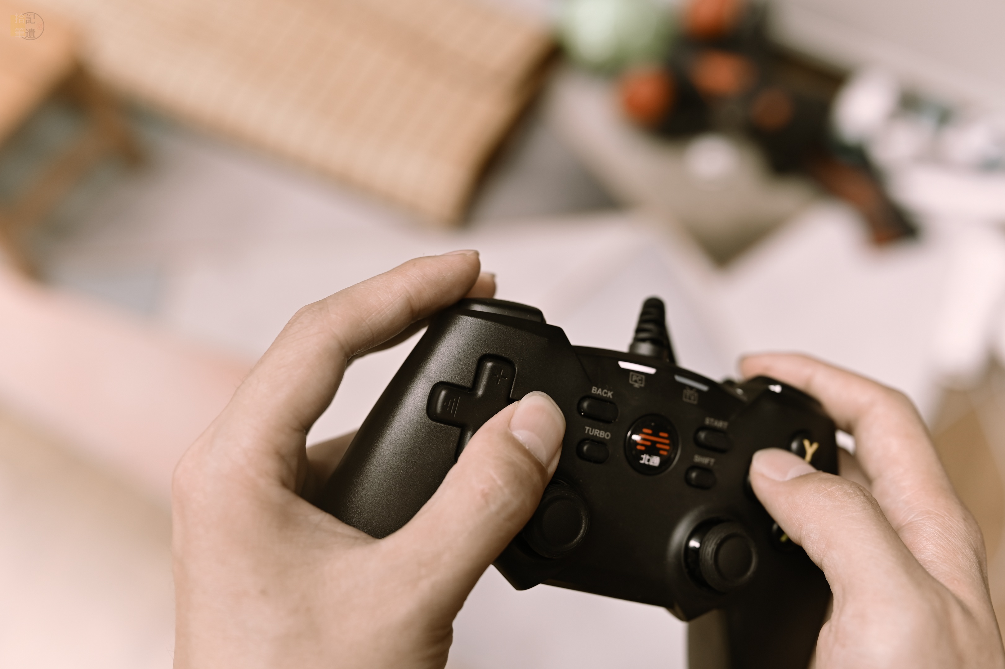 北通蝙蝠4游戏手柄上手体验,百元以内最好用的电脑手柄