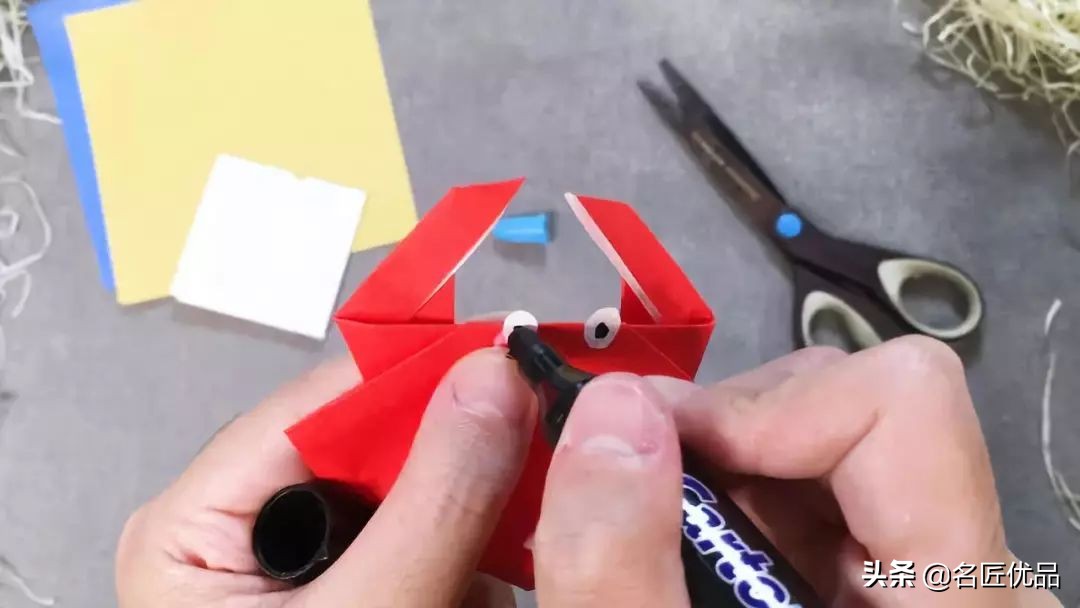 跟宝贝一起完成小螃蟹手工制作,手工制作幼儿园简单手工螃蟹