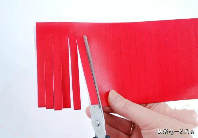 大红灯笼手工制作详细步骤,中国风红色灯笼手工制作