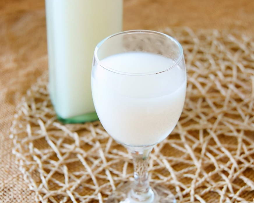 米酒和醪糟有什么区别,米酒与醪糟的区别在哪里