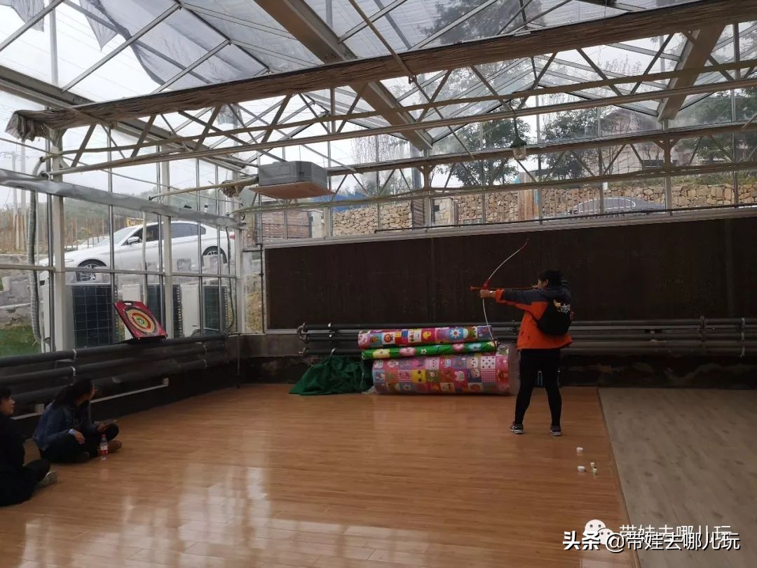 住别墅、滚草坪、躺在床上看电影，密云轻奢营地的花样玩法