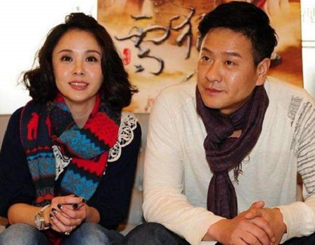 连奕名成名后抛弃妻女,连奕名和妻子图片