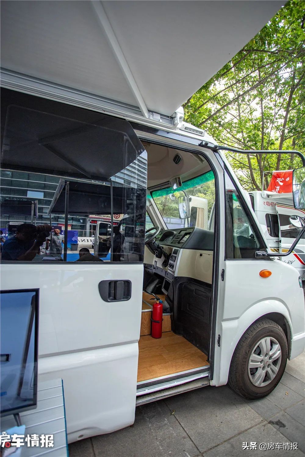 最新五菱宏光房车,五菱1.5l商务房车6万元左右