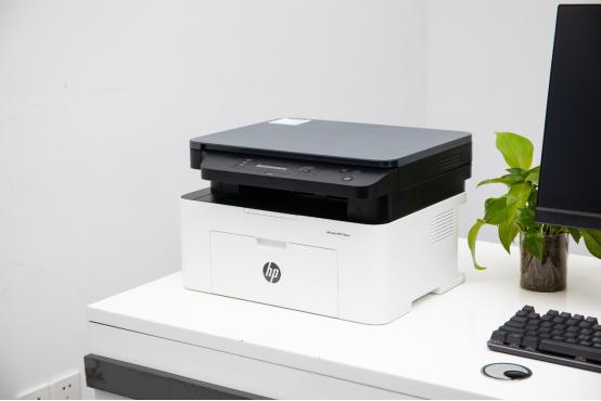 惠普lasermfp136wm打印机怎样使用,惠普136w激光打印机开箱教学