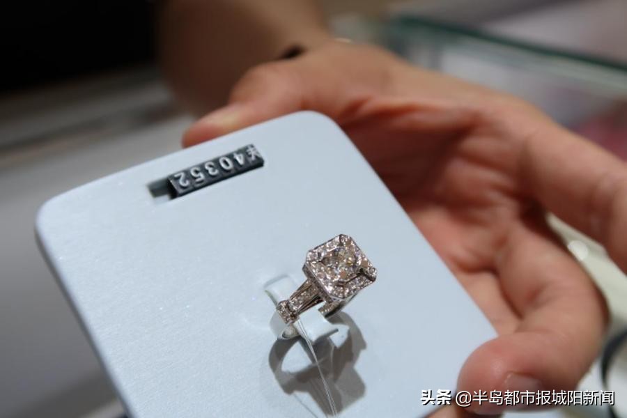 黄金珠宝卖场,黄金珠宝城洪泰商场