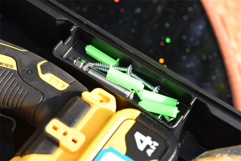 释放自我，轻巧随行-得伟DCH133无刷充电电锤入手使用体验