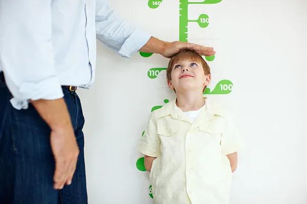 孩子个子矮打生长激素有副作用吗,矮小女童打生长激素有效果吗