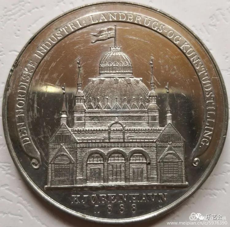 泉耕：教堂建筑金属章