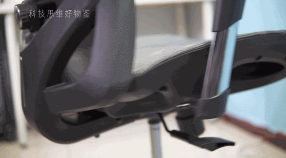 医生告诉我要配合颈椎病的治疗，于是我买了这把人体工学椅，挺好