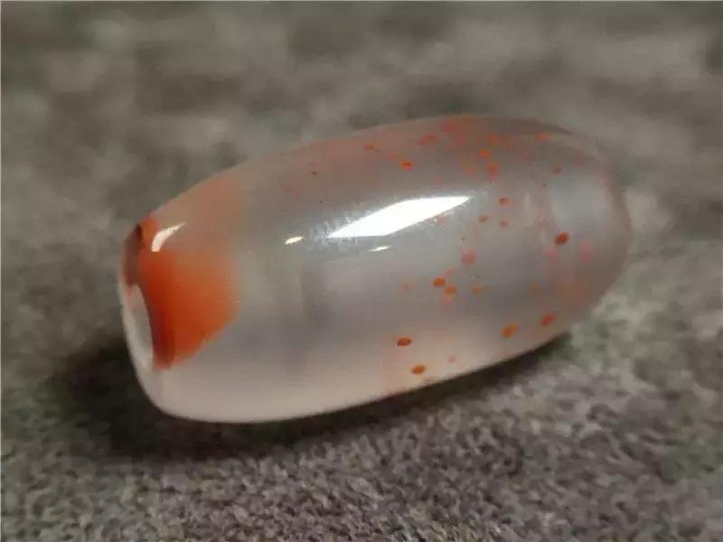 天珠朱砂点和朱砂线,天珠朱砂点越戴越多