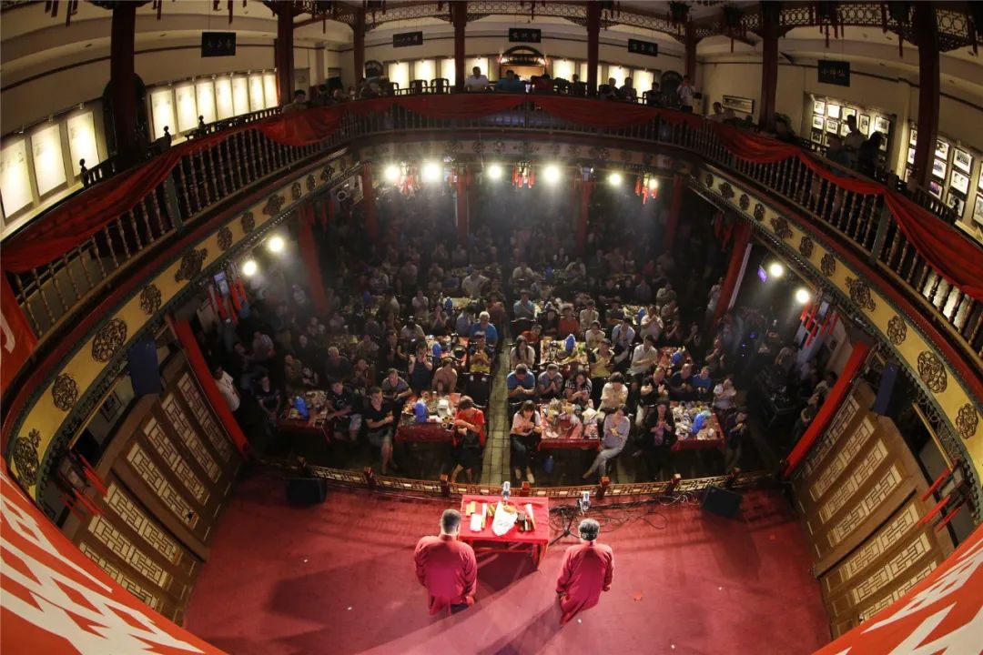 谦之品丨一杯酒，让一切归哏