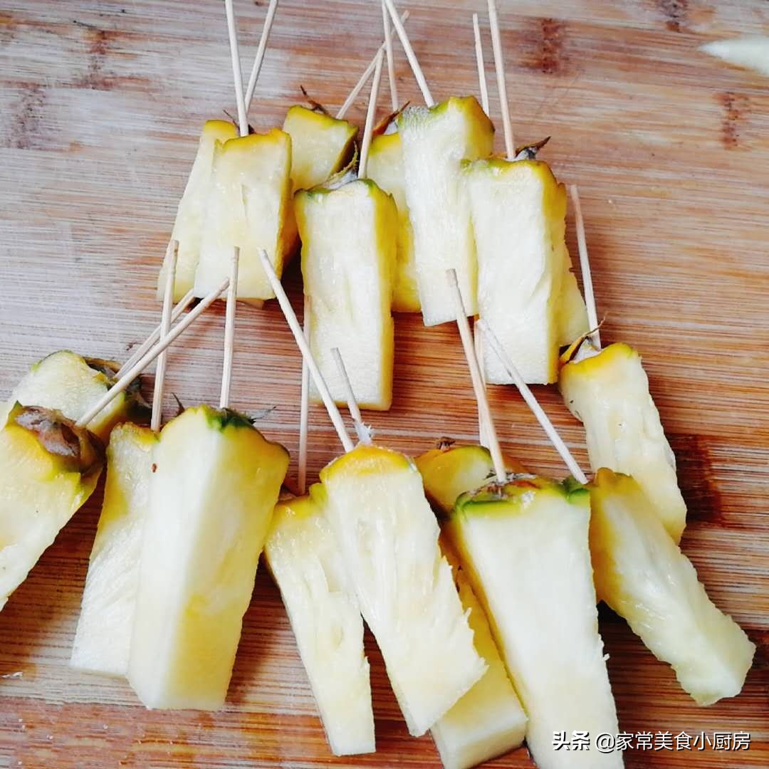 菠萝好吃不会削？简单一招处理菠萝，不用削皮不用挖眼，香甜可口