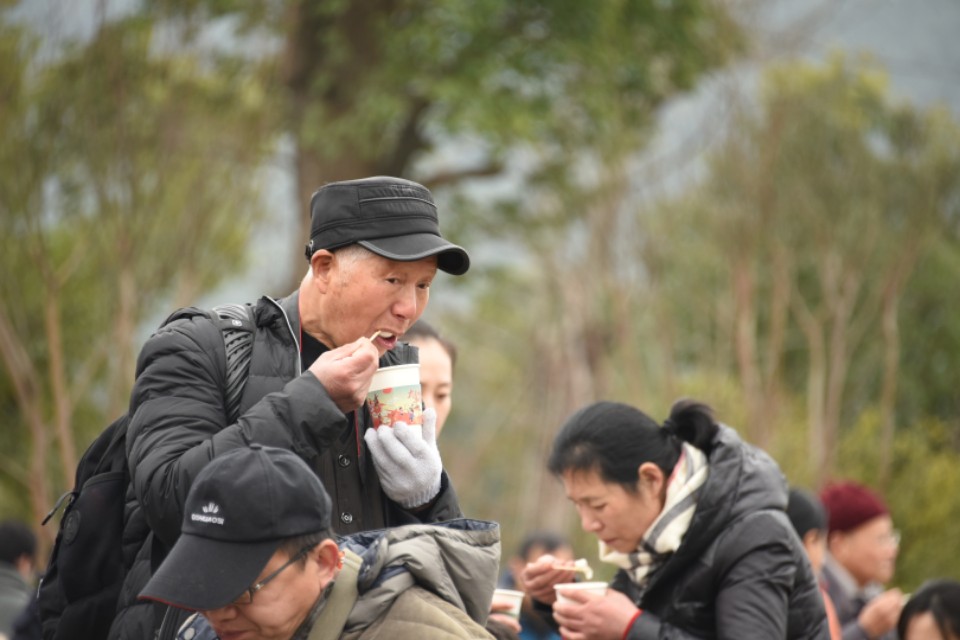 喂你吃颗鱼丸——湘湖冬日里最质朴的感动（尼康28-300）