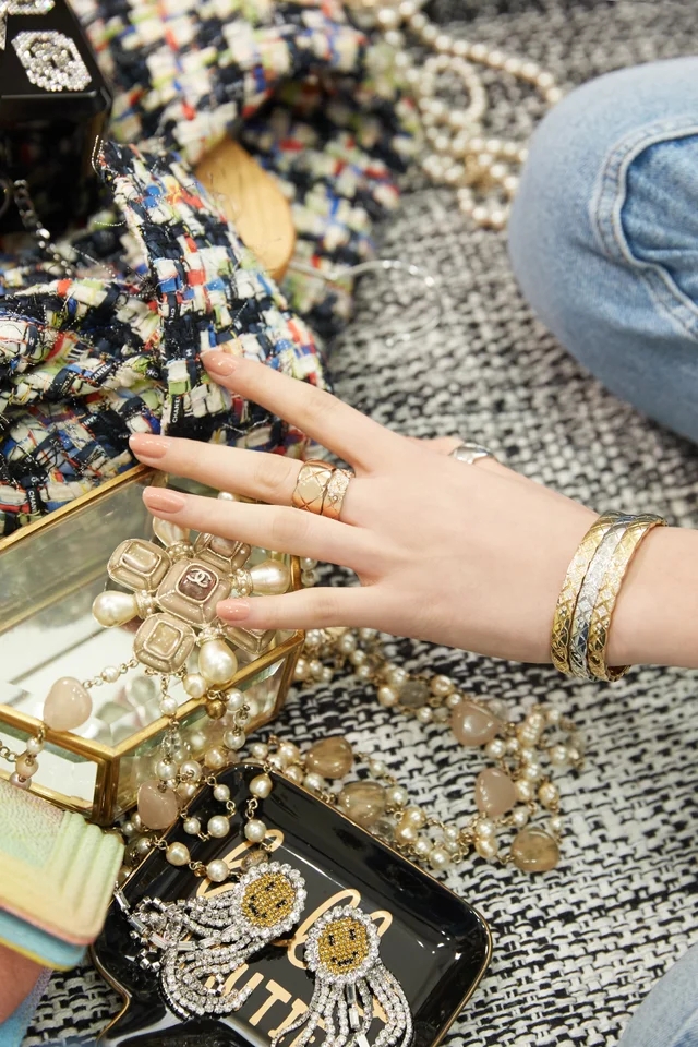 打开韩国潮模IreneKim的衣橱，原来她有这些Chanel的特别款