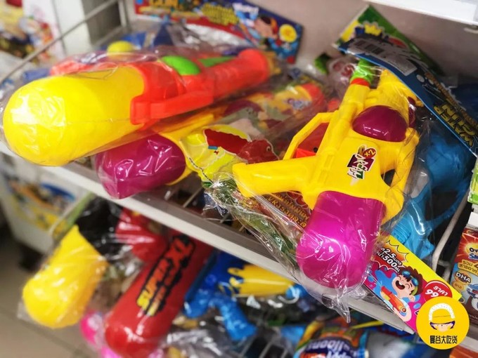 泰国芭提雅好莱坞酒吧泼水节活动,凯哥旅游团在泰国芭提雅泼水节