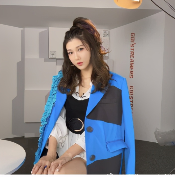 艾莉李彩桦闪婚闪离,看到她的身家,难怪放弃富豪丈夫赡养费