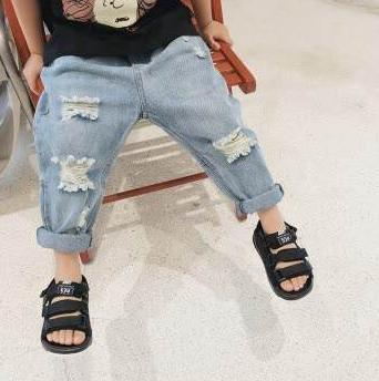 小学以下的孩子，这几种衣服再好看宝妈也别买，坑孩子还浪费钱