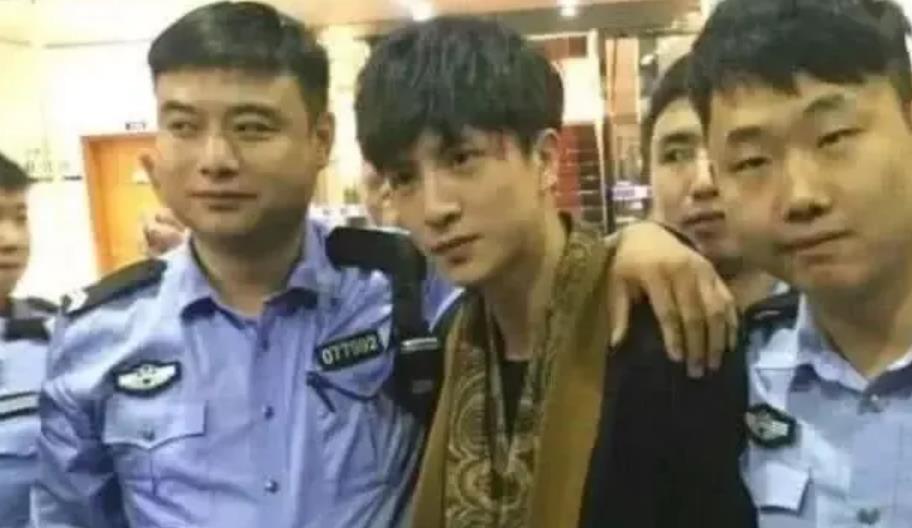 撒贝宁与马云合照,马云合影撒贝宁