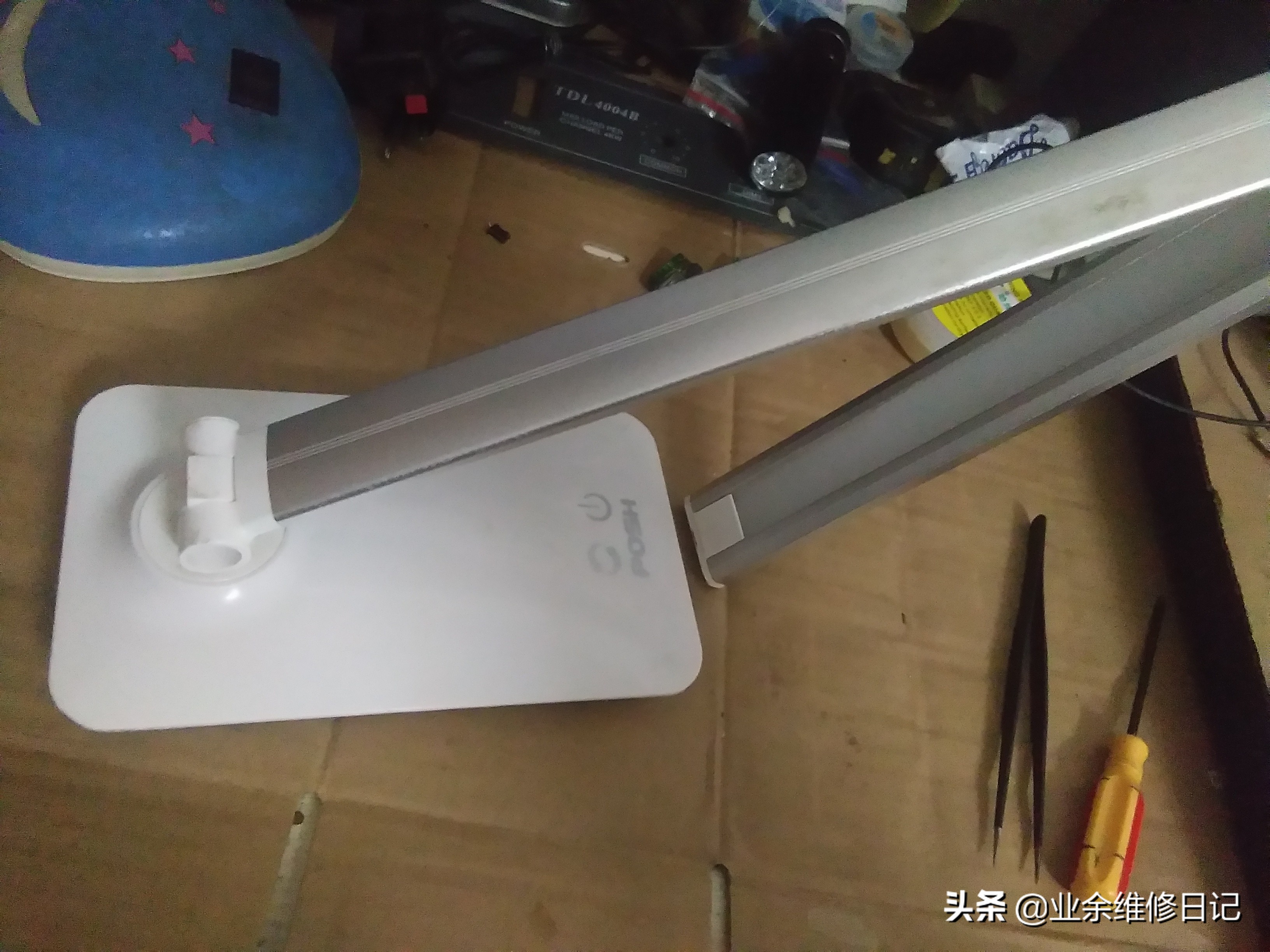 led台灯充电接口坏了怎么修,充电led台灯维修视频教程