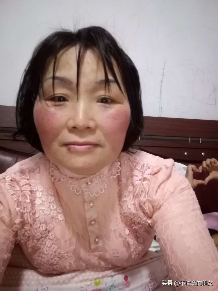 可爱的少妇自拍越来越丰满越来越成熟了