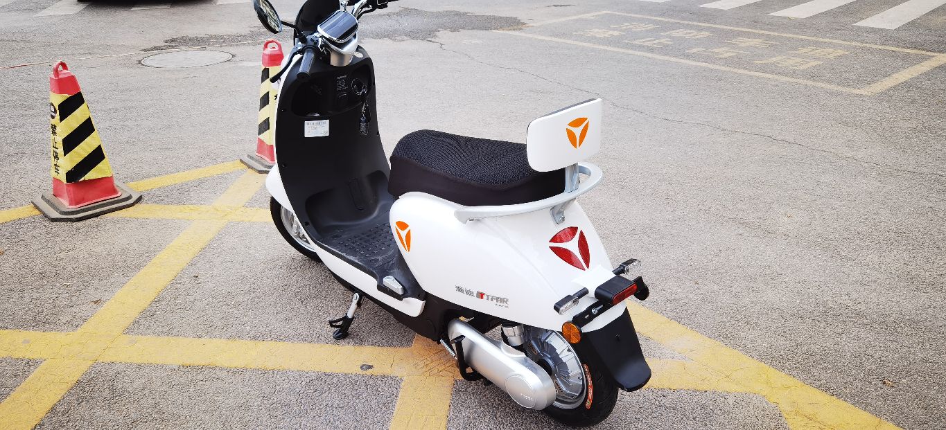 雅迪冠能m6-90续航里程,雅迪冠能m6-100续航