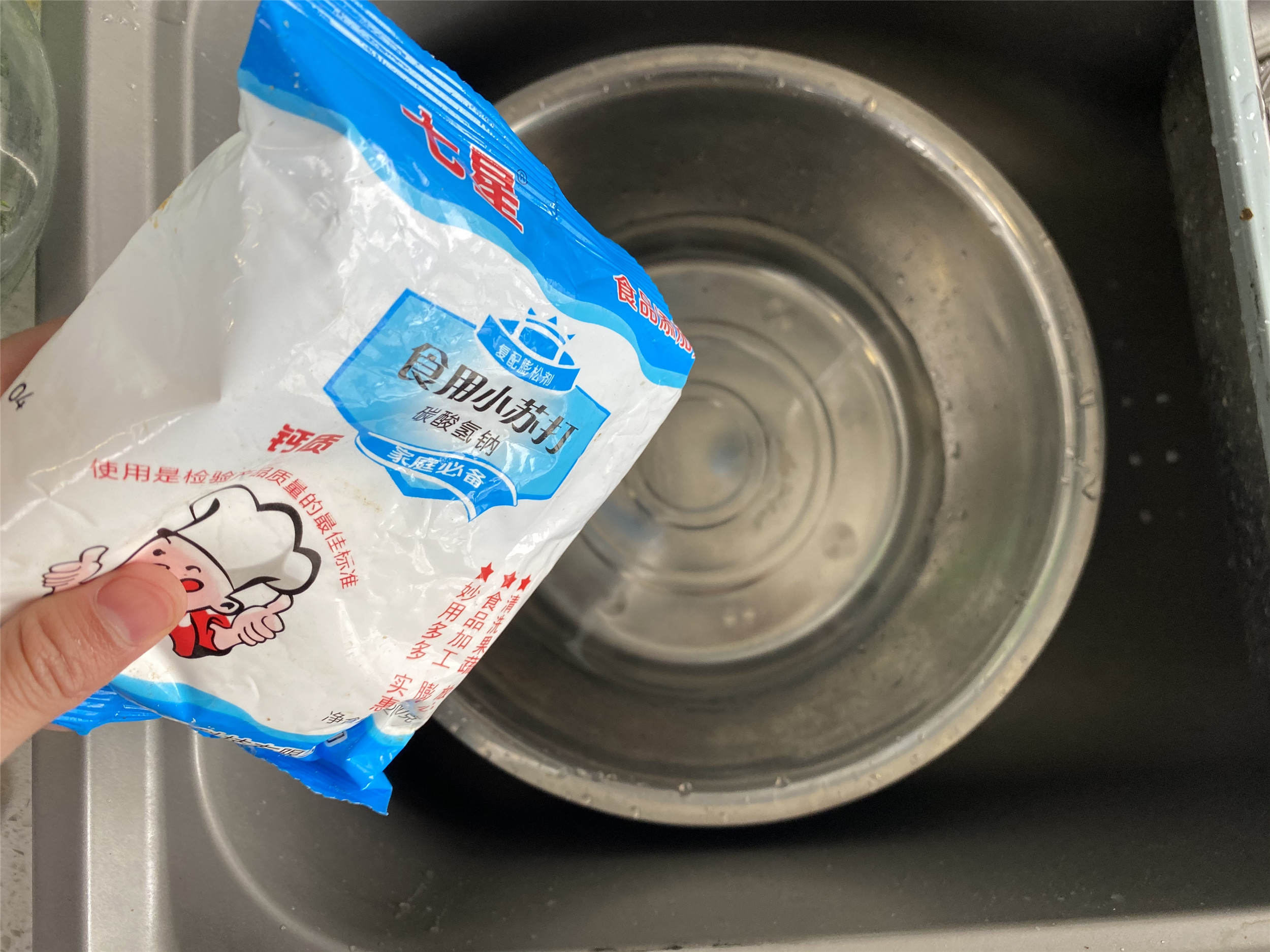 清水洗西兰花有虫卵吗,西兰花有灰尘怎么洗干净