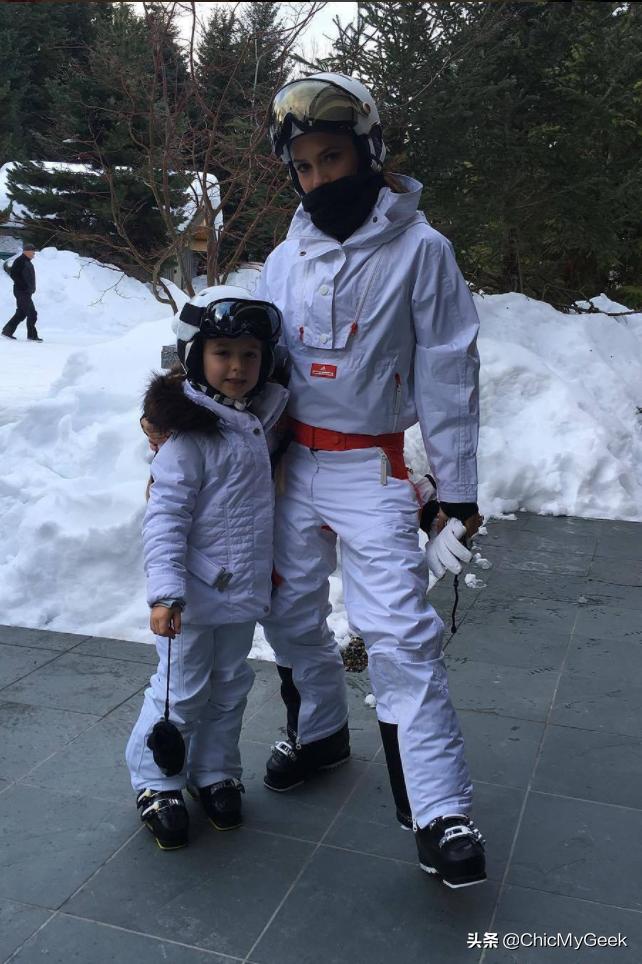 哈珀塞文贝克汉姆妈妈的时尚单品 (贝克汉姆大女儿穿衣风格)