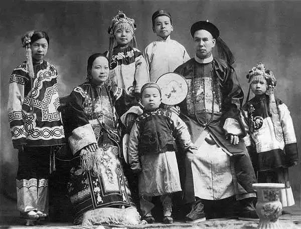 绝版合影视频完整版,80年代怀旧合影图片大全