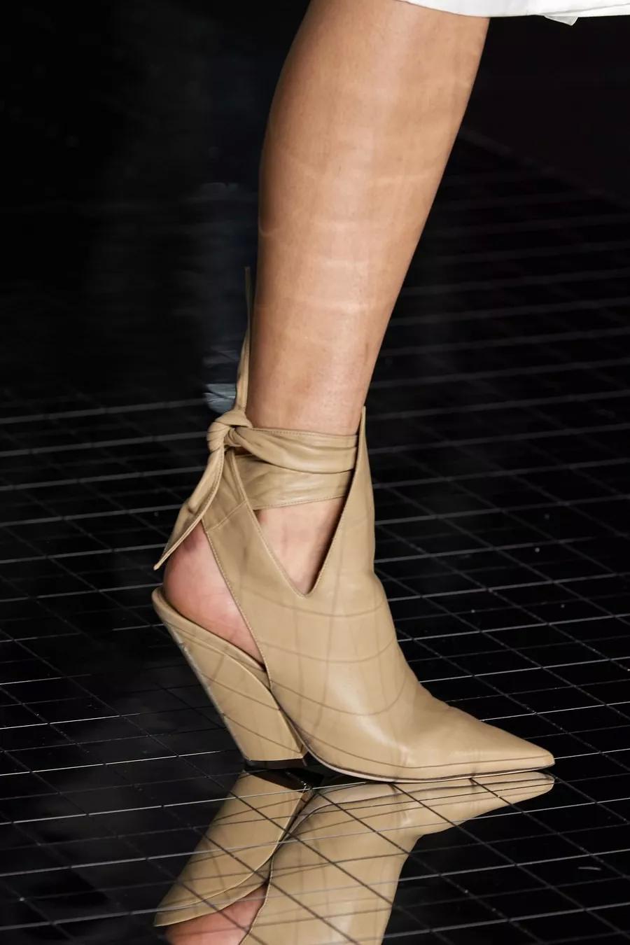 2019伦敦时装周时髦的冬天穿搭,2020年伦敦时装周视频