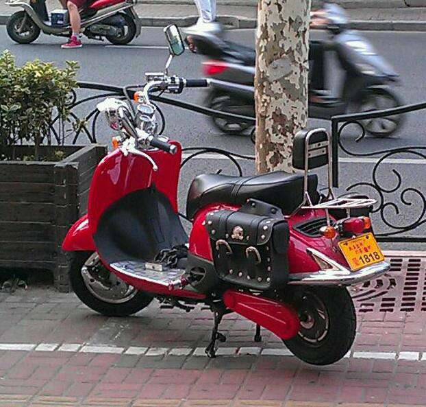 本田裂行踏板摩托长途改装,本田裂行125踏板跑山视频