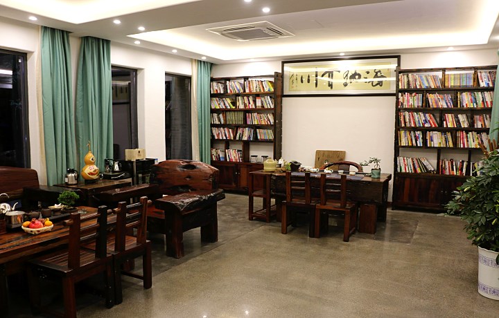 来袁家村花田月下住民宿,咥陕西美食、泡酒吧,逛民俗!