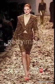 t台走秀失误事件,t台走秀意外曝光瞬间