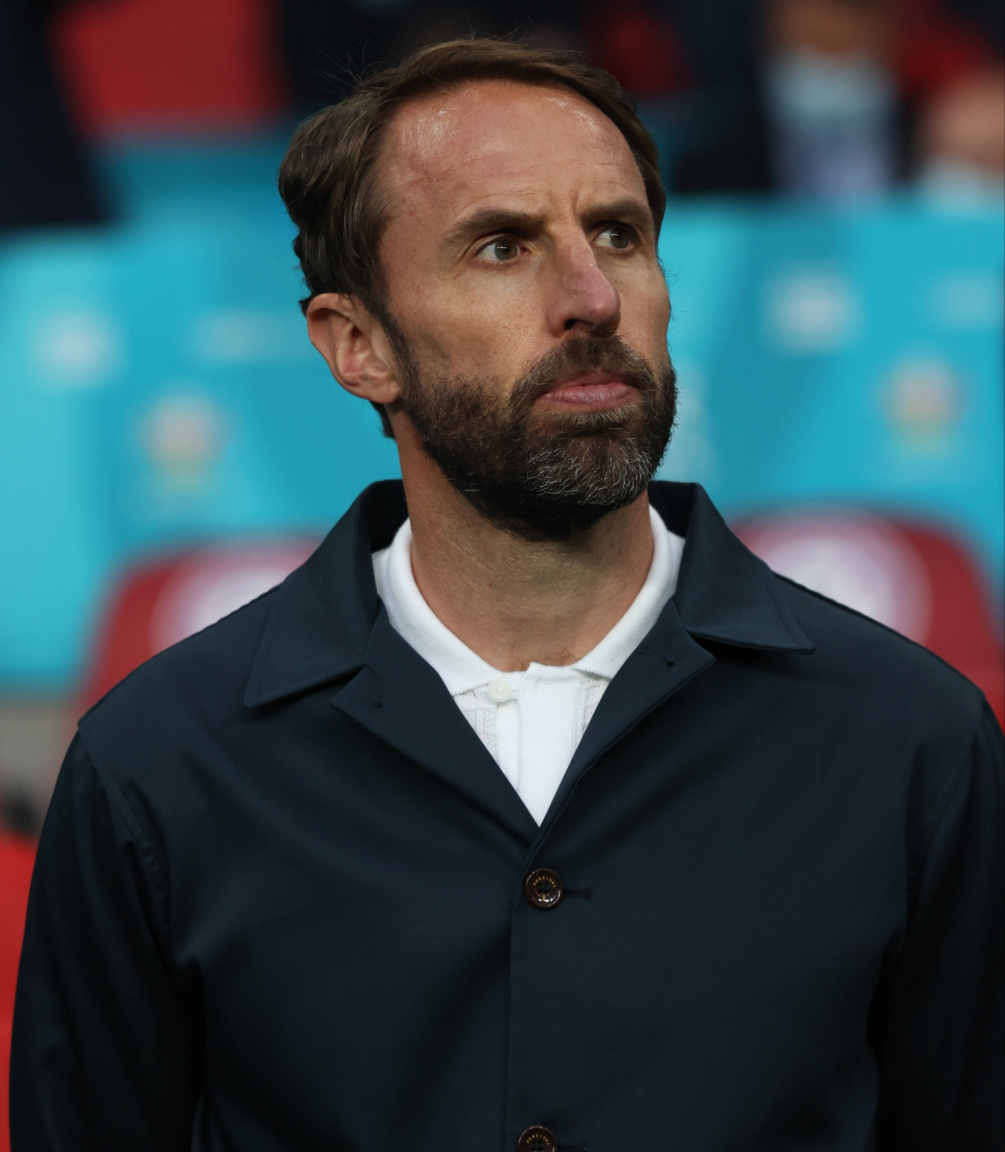 大饱眼福!欧洲杯名帅衣品赏析:索思盖特弃马甲曼奇尼秀阿玛尼