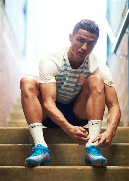 c罗在中国护球迷,葡萄牙vs加纳c罗与小球迷击掌