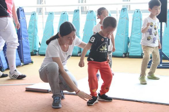 《传奇的诞生》给众家长提个醒，想孩子有出息，便要做传奇的父母