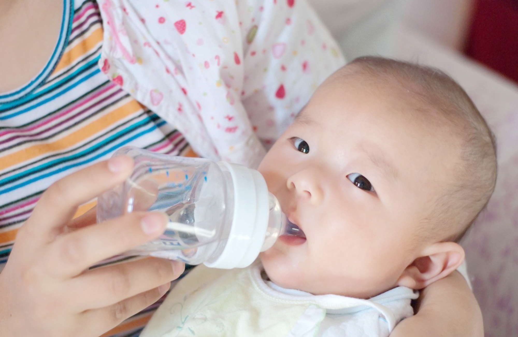 新生儿不知饥饱吗？别小看了他们，当他们这么做时就别硬喂了