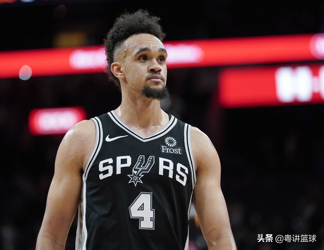 淡泊名利白将军，一心戎马征战场