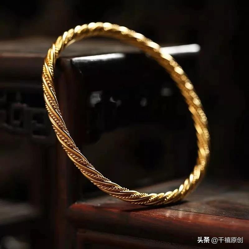 女人佩戴什么样的手镯最养人,女人一生最幸福的玉镯