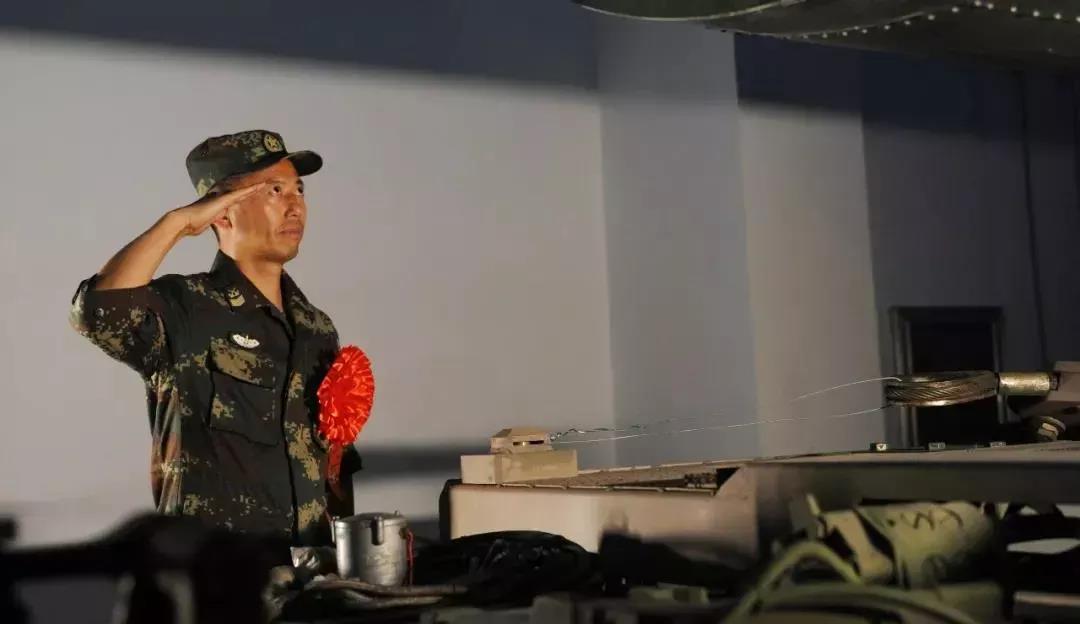 以无名铸威名，长剑问天背后的英雄……