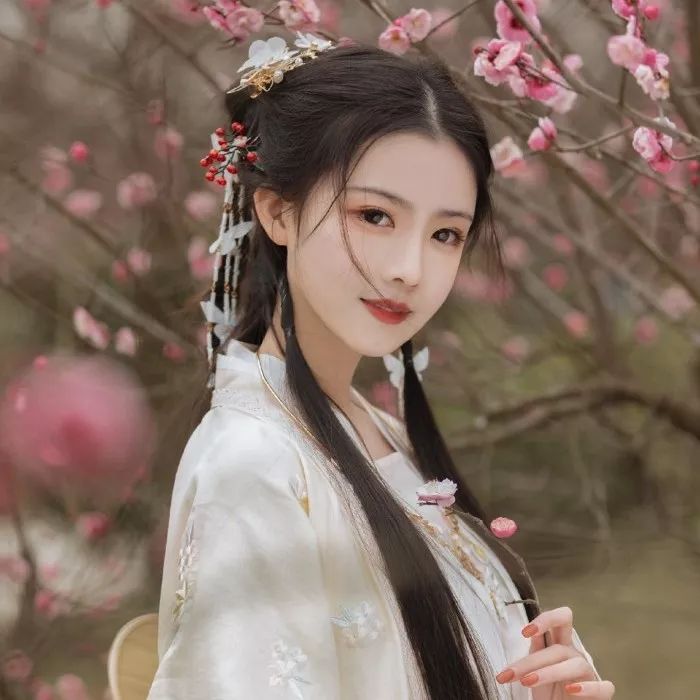 不染世俗的古风女头真人,有意境古风女头真人版